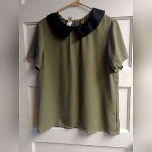 Short sleeved collared blouse